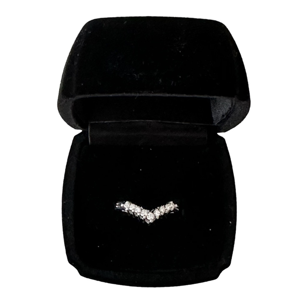 Platinum 900 V Ring